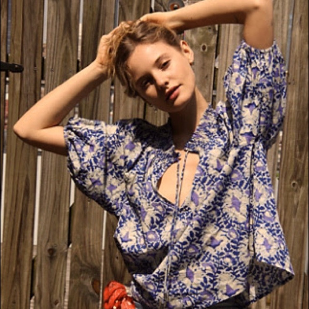 Free People boho balloon sleeve top. Exquisite details. S 100% ctn. Batik blue